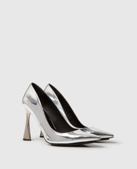 Elsa Patent Pumps
