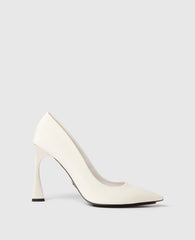 Elsa Patent Pumps