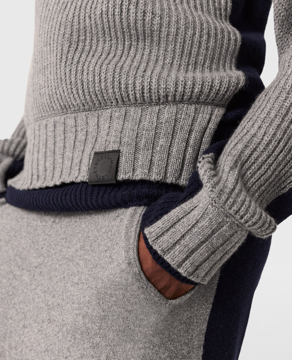 Turtleneck Contrast Panel Jumper