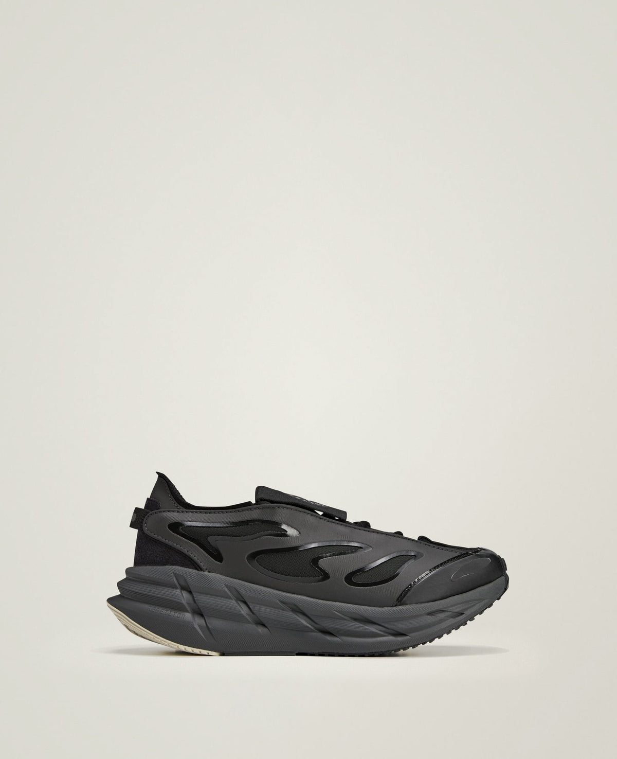 ADISTAR Distance Running Trainers