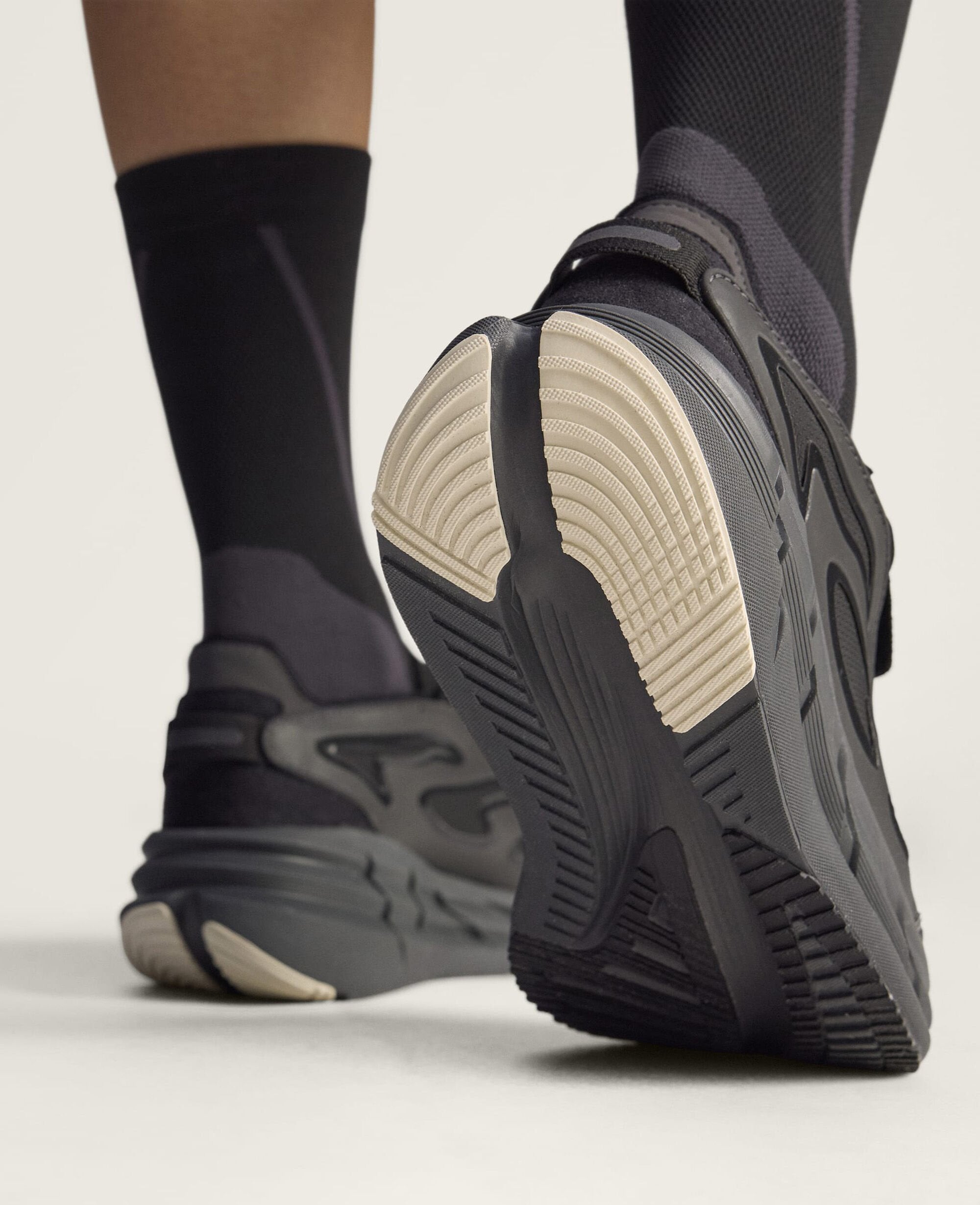 ADISTAR Distance Running Trainers