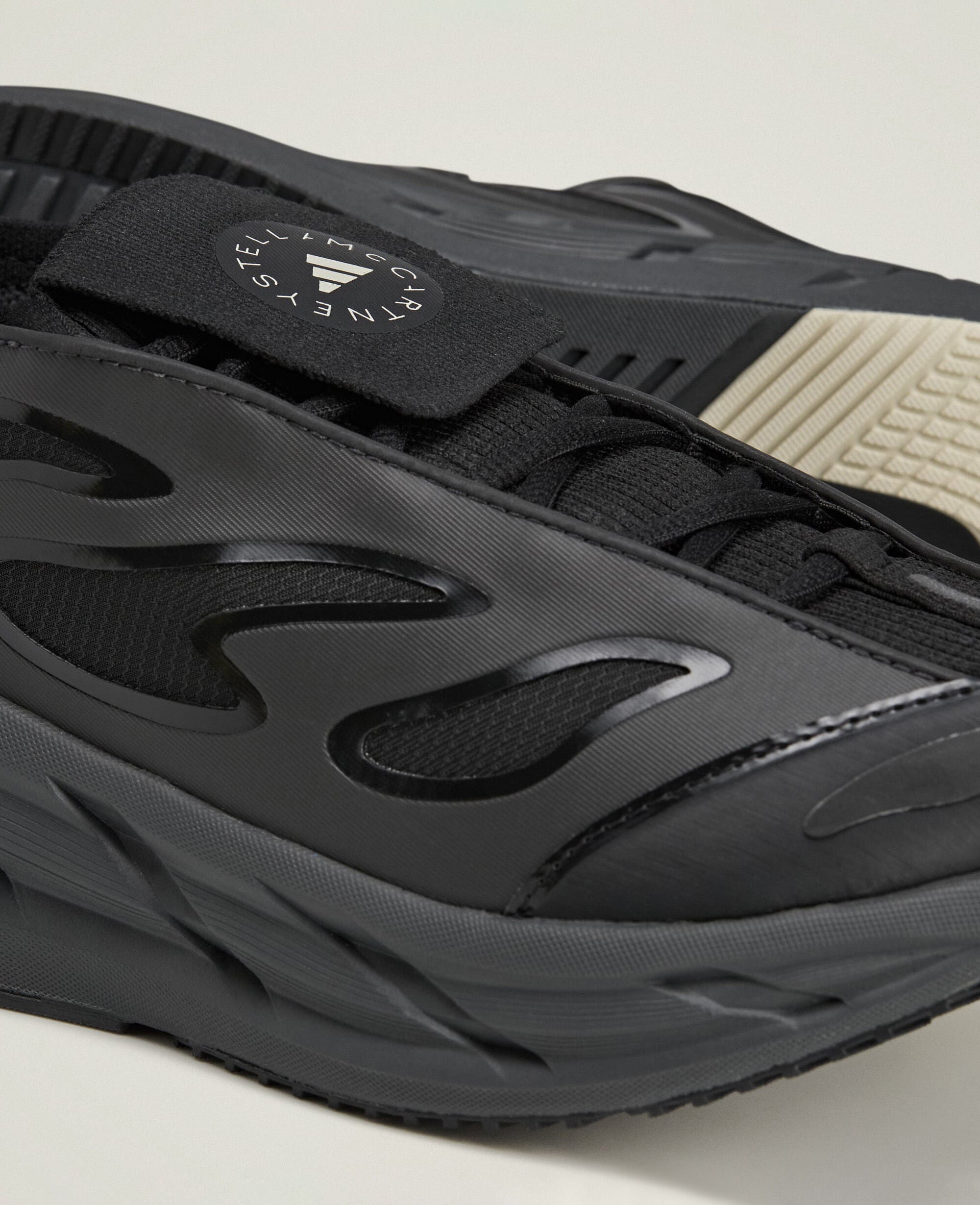 ADISTAR Distance Running Trainers