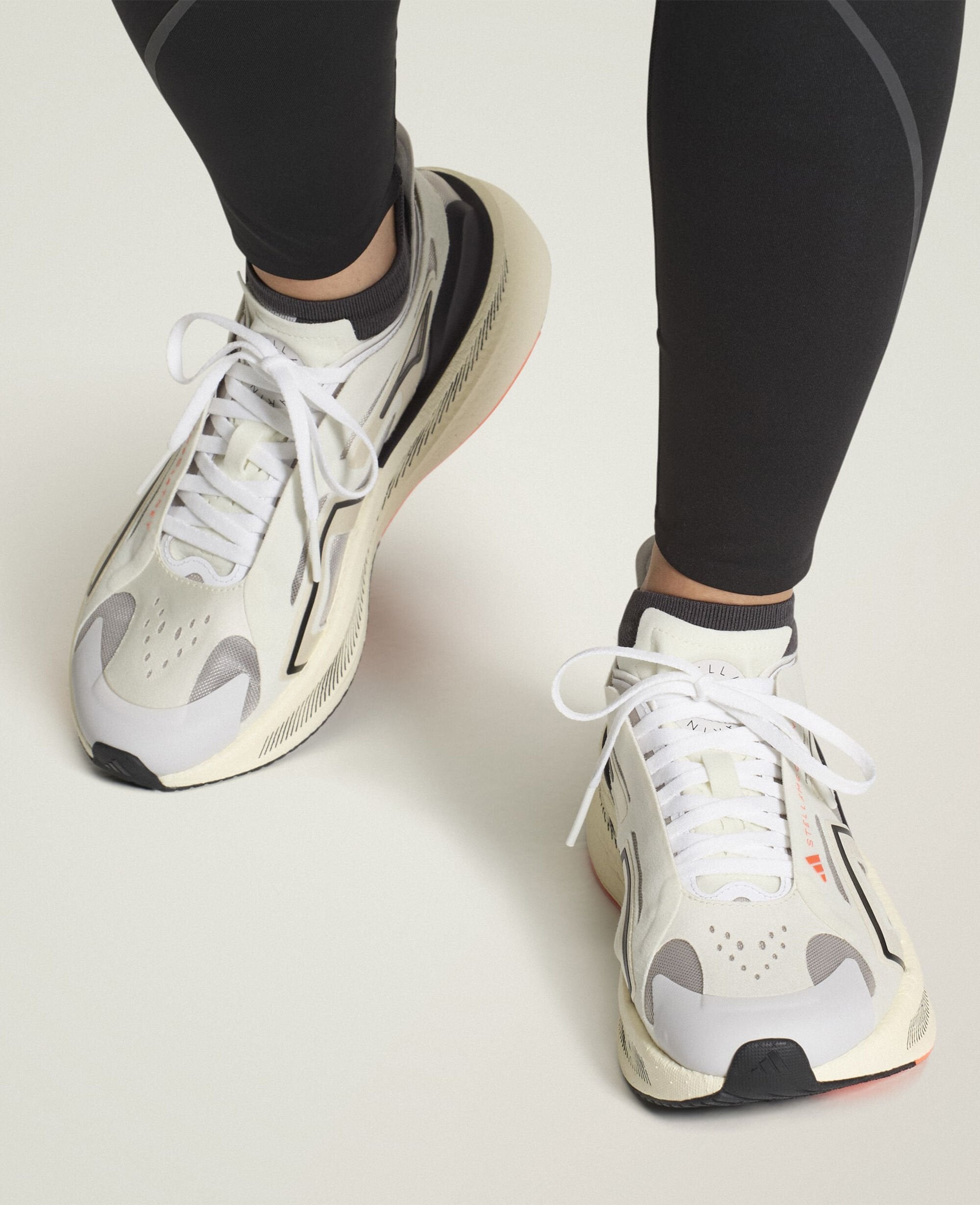 UltraBOOST 5 Running Trainers