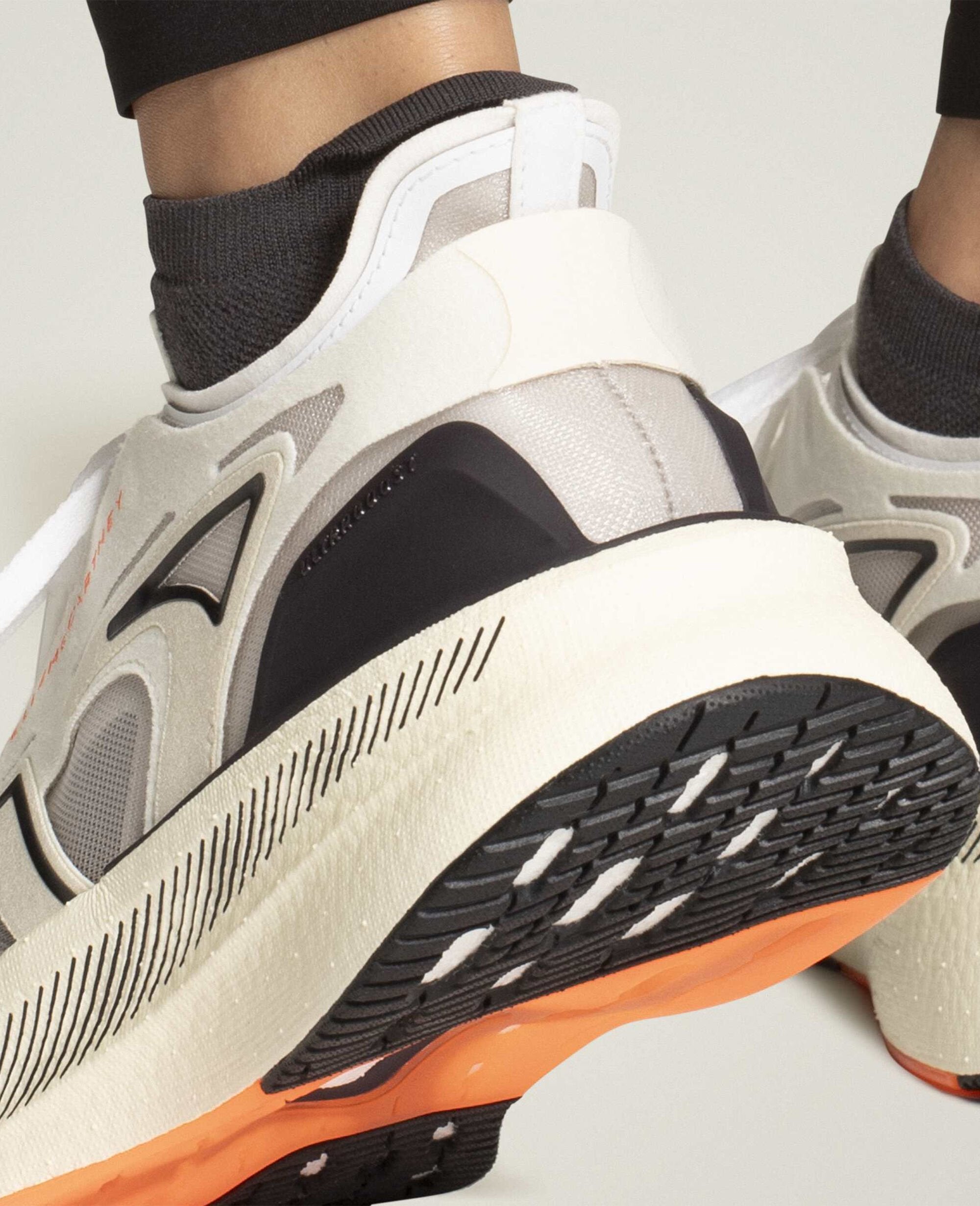 UltraBOOST 5 Running Trainers